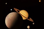 На Сатурне имеются полярные сияния, которые отличаются от земных